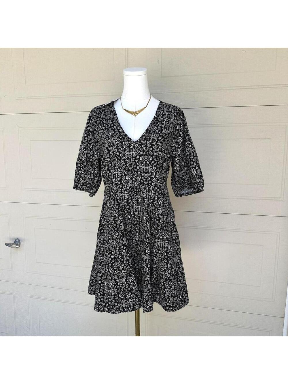 NWTs Universal Thread Black Floral Print V-Neck Dress w/ Puff Sleeves (S)